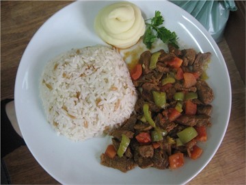 Porselen Yemek Servisi